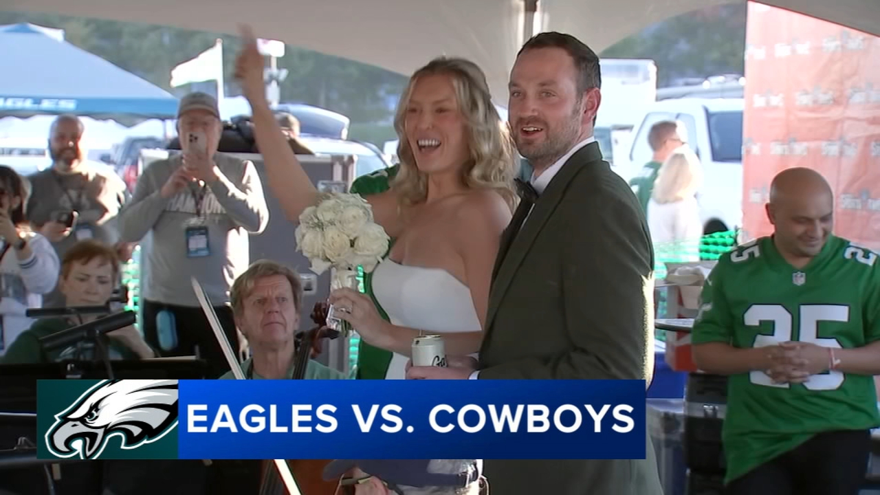 Chicago couple Lindsey Carl, Brandon Byrd get married at Philadelphia Eagles tailgate before MNF
       — Atherton Community news