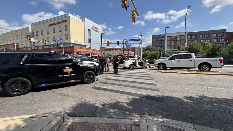 Texas DPS releases video of stolen car chase ending with four-vehicle downtown San Antonio crash — KENS 5 (San Antonio), Atherton Business news