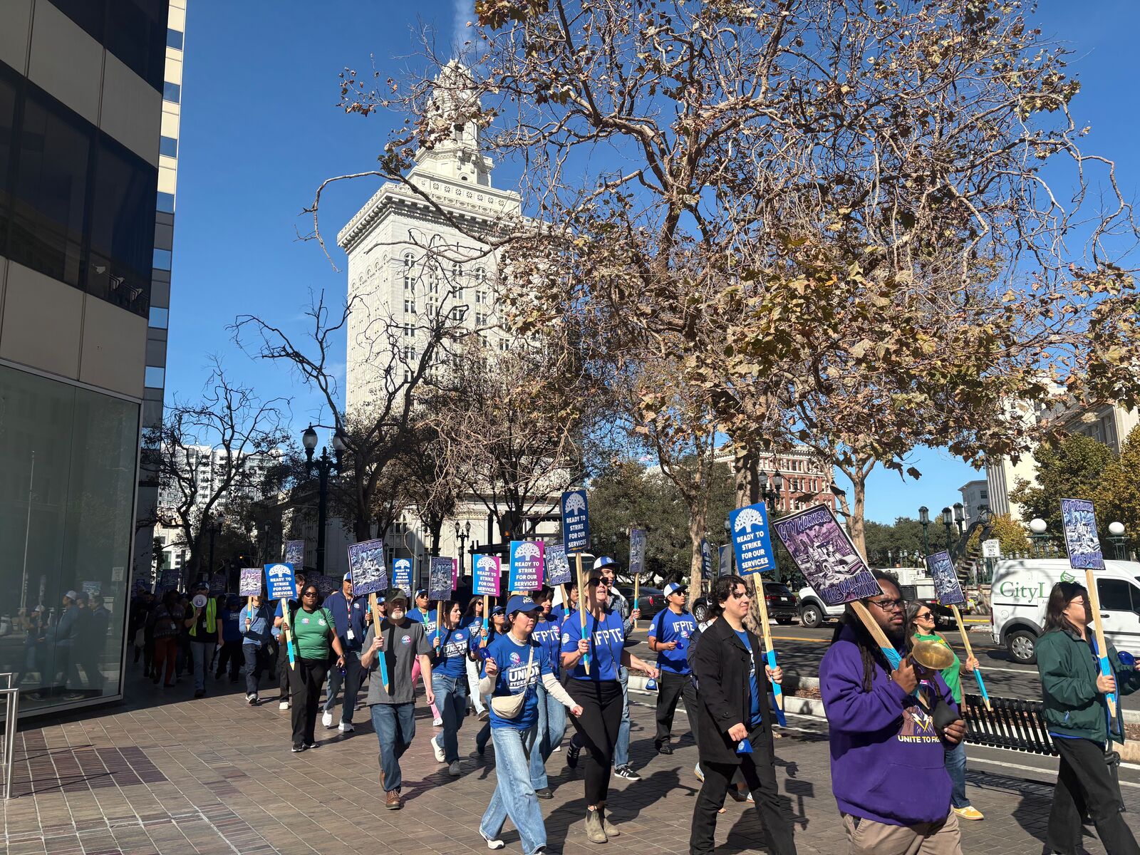 Oakland city workers will strike Nov. 5 if no deal is reached — Atherton Community news