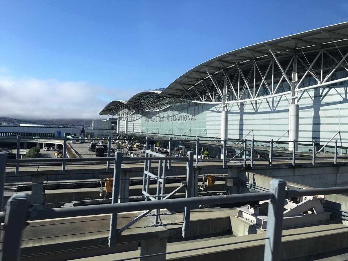 SFO-Bound Flight Makes Emergency Landing Over Odor: Report — Atherton Community news