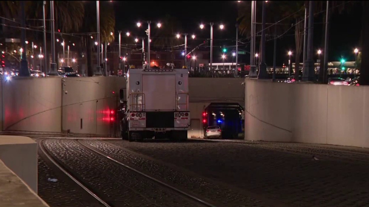 Car drives into Muni tunnel, suspends downtown service — KTVU FOX 2 Bay Area