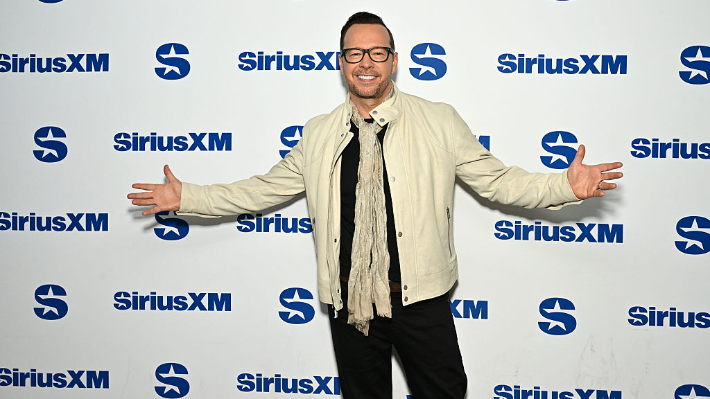 Donnie Wahlberg says he was aboard private jet that ran off Vegas runway: 'God covered us' — KTVU FOX 2 Bay Area, Atherton Community news