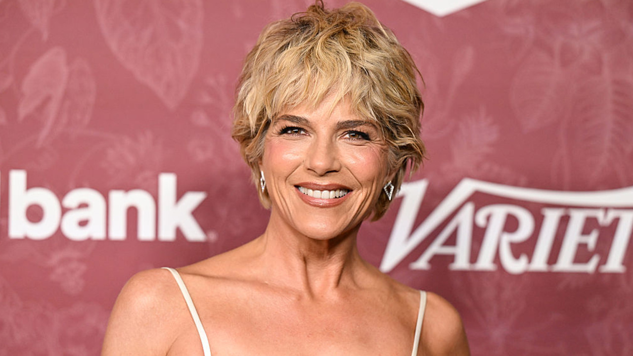 Selma Blair arrested, taken to hospital after allegedly attacking flight attendants — KTVU FOX 2 Bay Area, Atherton Health news